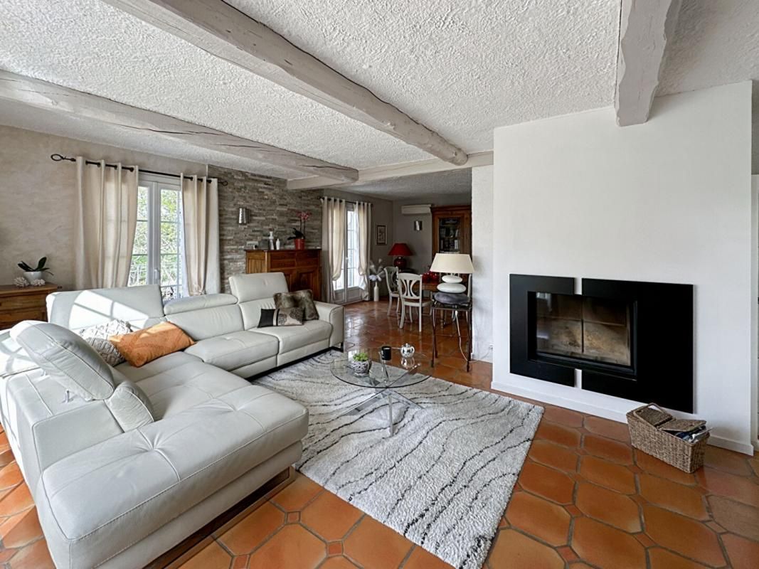 PIERREVERT SOUS COMPROMIS EXCLUSIVITE, à PIERREVERT, dans un cadre idyllique, superbe villa de 175 m² avec piscine et jardin arboré de 1650 m² 2