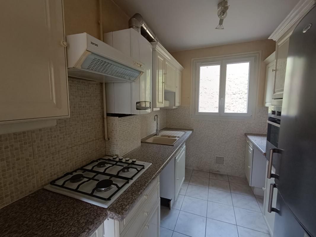 MEULAN-EN-YVELINES Appartement Meulan En Yvelines 3 pièce(s) 68 m2 4