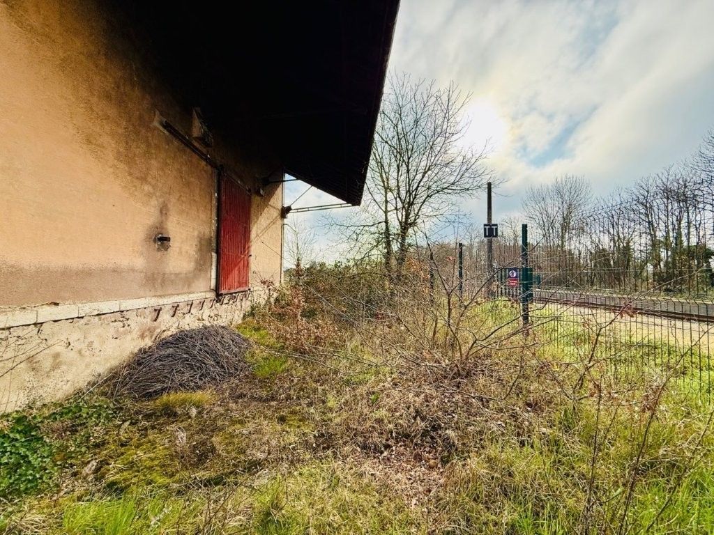 VELINES 24230 VELINES - ENTREPOT, LOCAL GARAGE, TERRAIN 7000 M² 2