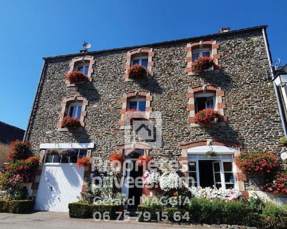JOSSELIN Maison 12 pièce(s) 259 m2