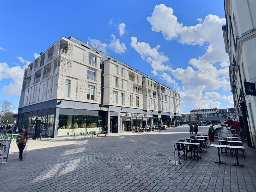 Nantes Centre. Agréable 2 pièces au dernier étage d'une résidence récente