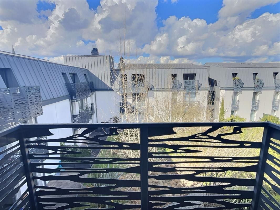 NANTES Nantes Centre. Agréable 2 pièces au dernier étage d'une résidence récente 2
