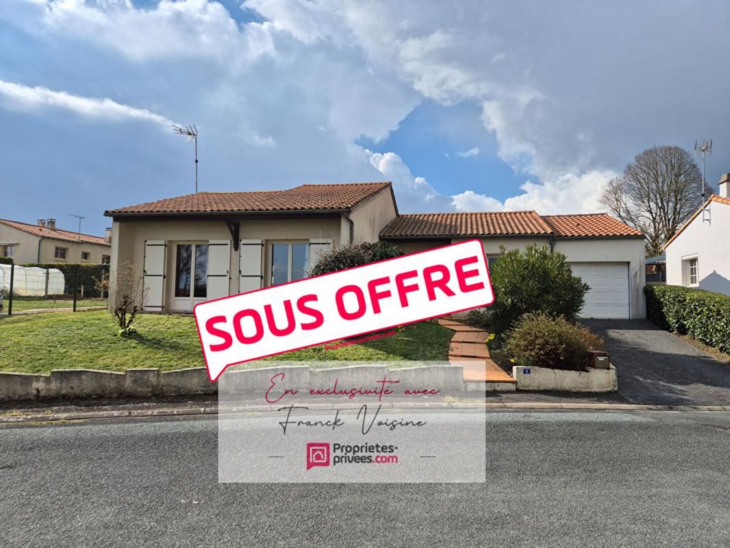 Maison  de Plain-pied A VENDRE en EXCLUSIVITE  au Boupère avec 3 chambres sur parcelle de 713 m2 env