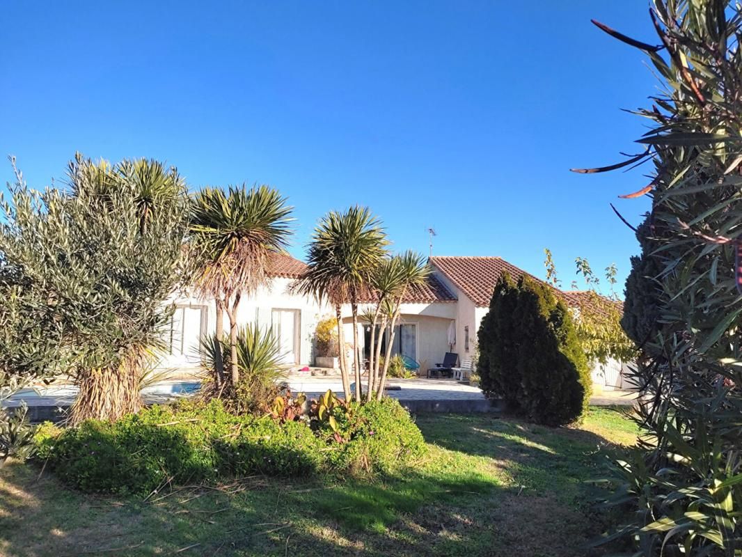 FOURQUES Maison Fourques 158 m2 avec piscine, cabanon 4
