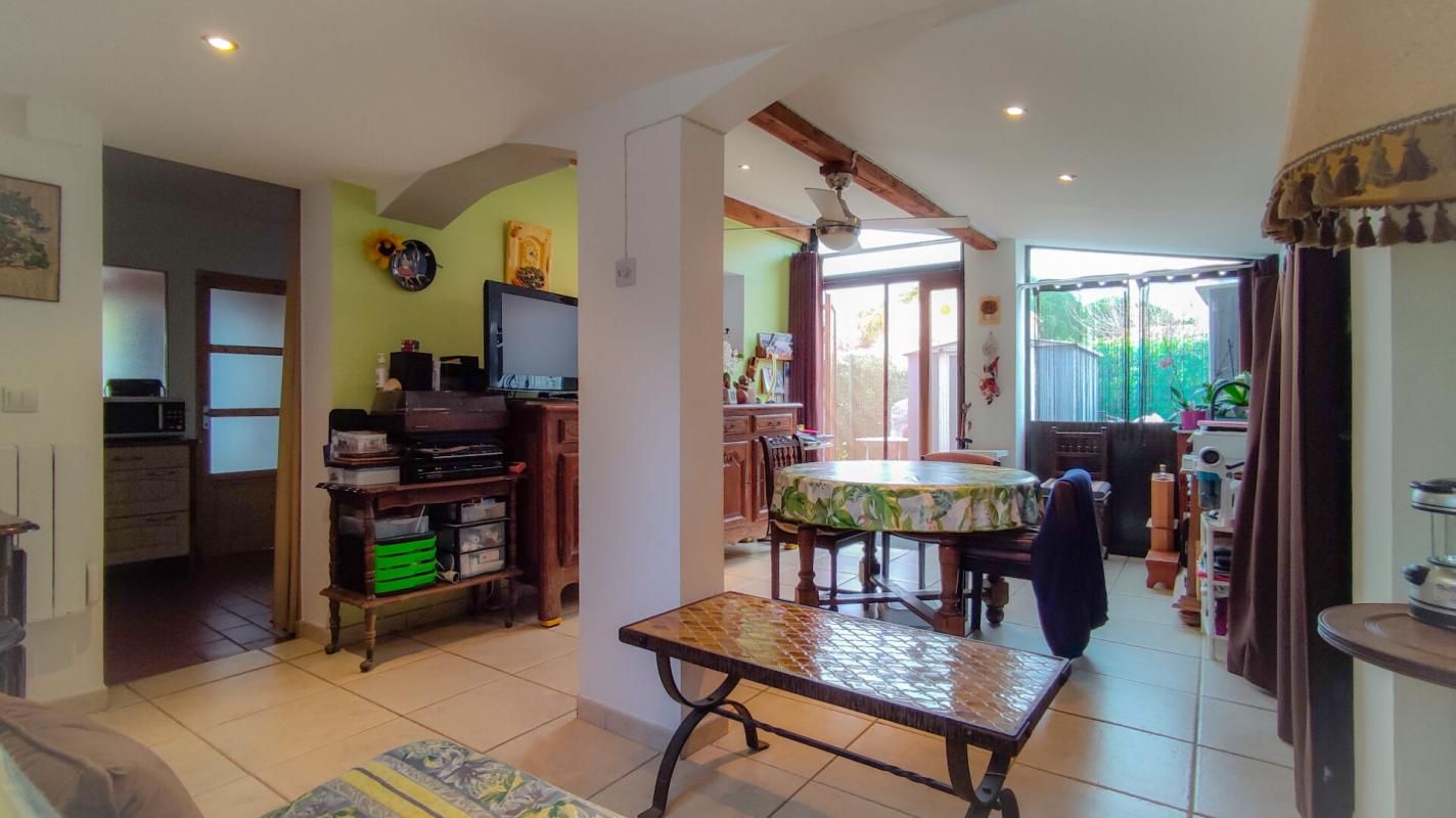LA LONDE-LES-MAURES EXCLUSIVITE LA LONDE LES MAURES Appartement T3+terrasses+jardin+parking 4