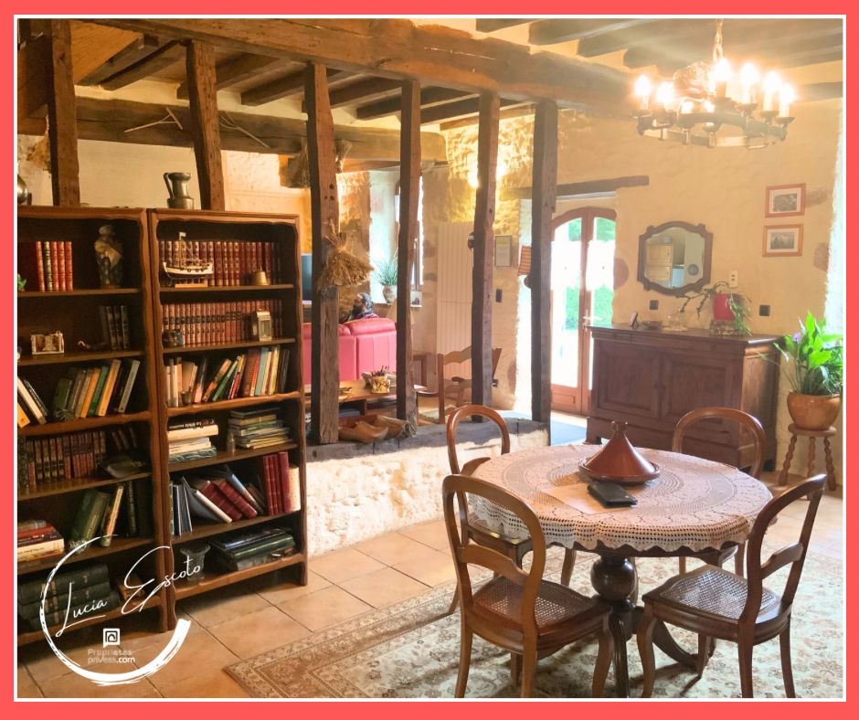 VAUX Grande maison de caractère avec 3 hectares environ de terrain et plusieurs dépendances 3