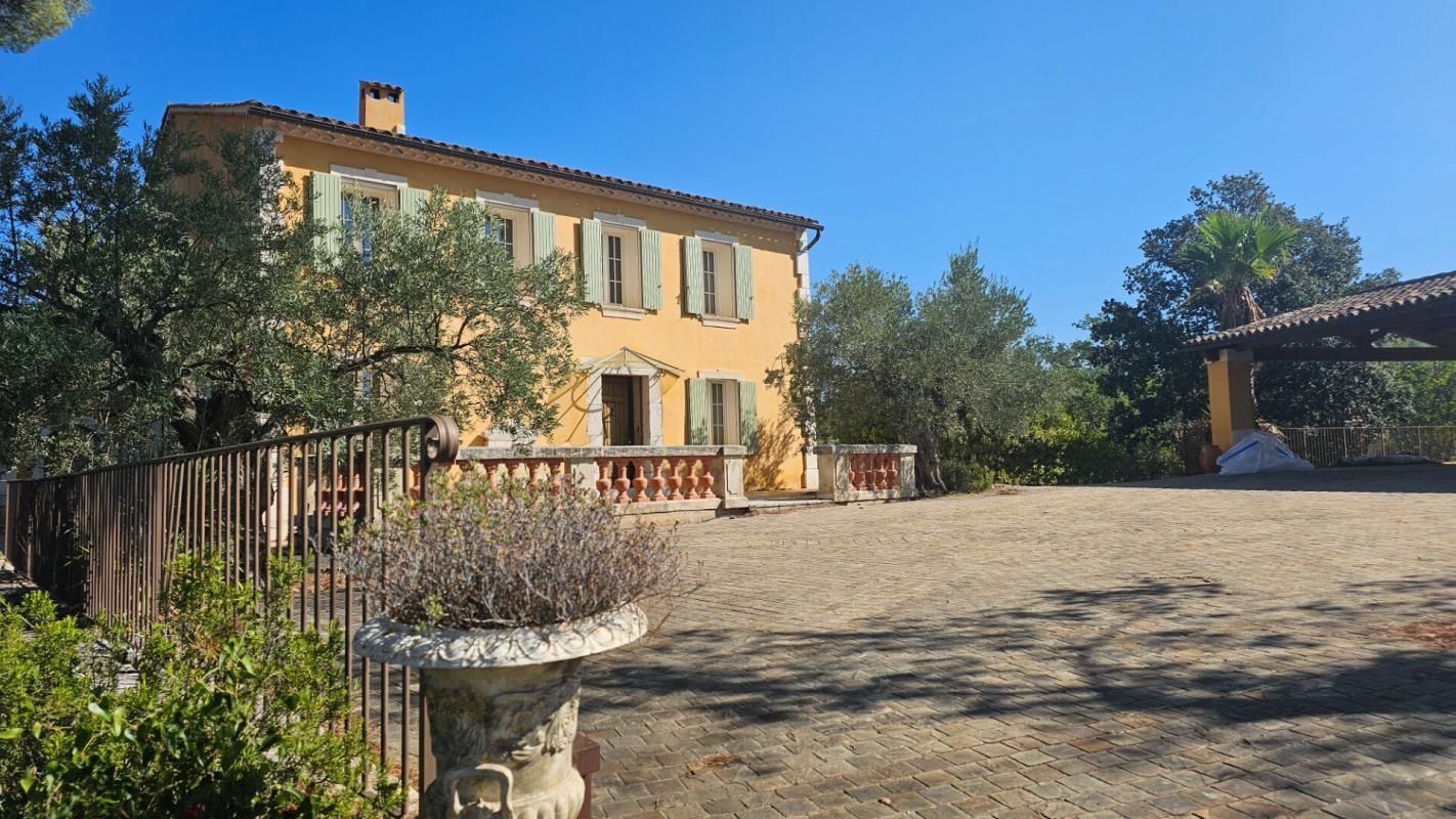 TRANS-EN-PROVENCE Bastide à Trans En Provence 8 pièce(s) 300 m2 1