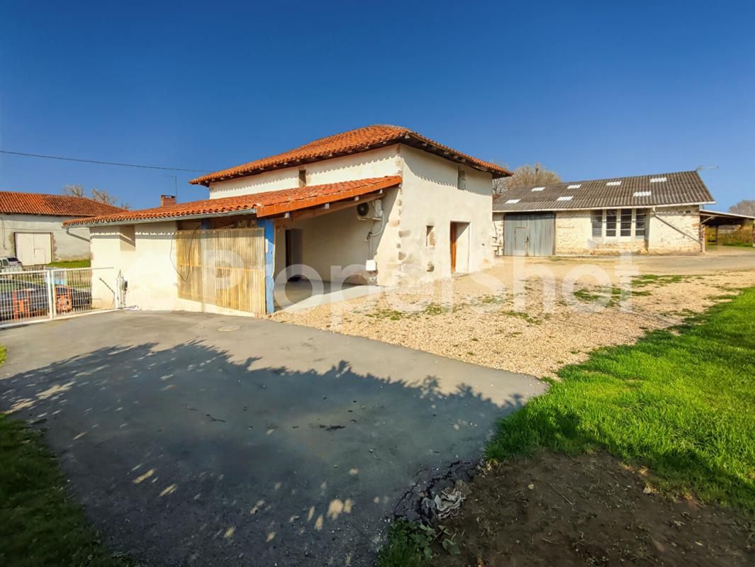Maison 6 pièces jardin clôturé en totalité, puit tout à l'égout