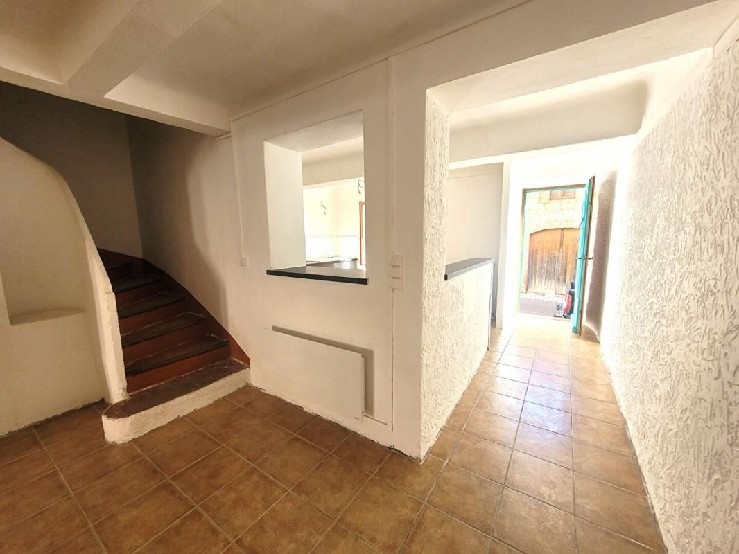 VINS SUR CARAMY - Maison de village - 4 pièce(s) 105 m2