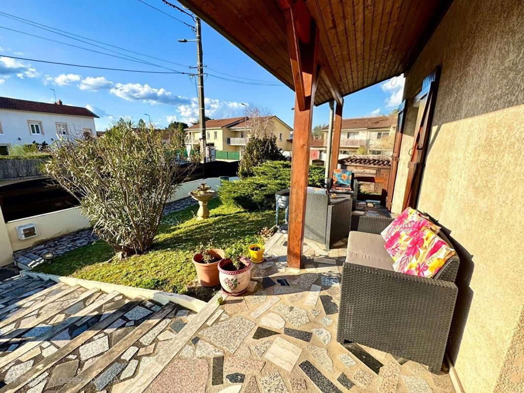 CHASSIEU Belle Maison Familiale 6 pièces à Chassieu ? 140 m² 3
