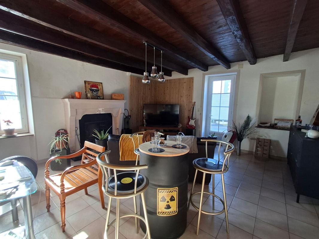 SAINT-CYR-DES-GATS Maison Saint Cyr Des Gats 8 pièce(s) 160 m2 4