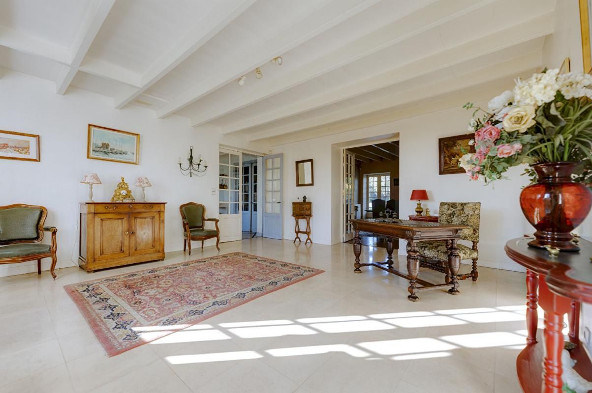 FOUSSIGNAC Maison de  Caractère XVIII Siècle  Foussignac 8 pièce(s)  Proche Jarnac 388M² CRIT ref 399087 2