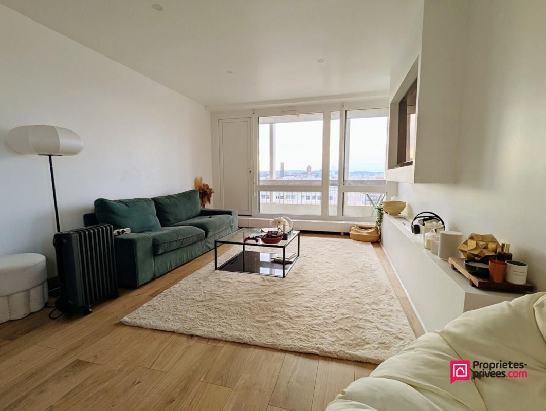 Appartement T3 Rénové, Vue Dégagée, Balcons et Emplacement Idéal à Flachet/Grand Clément