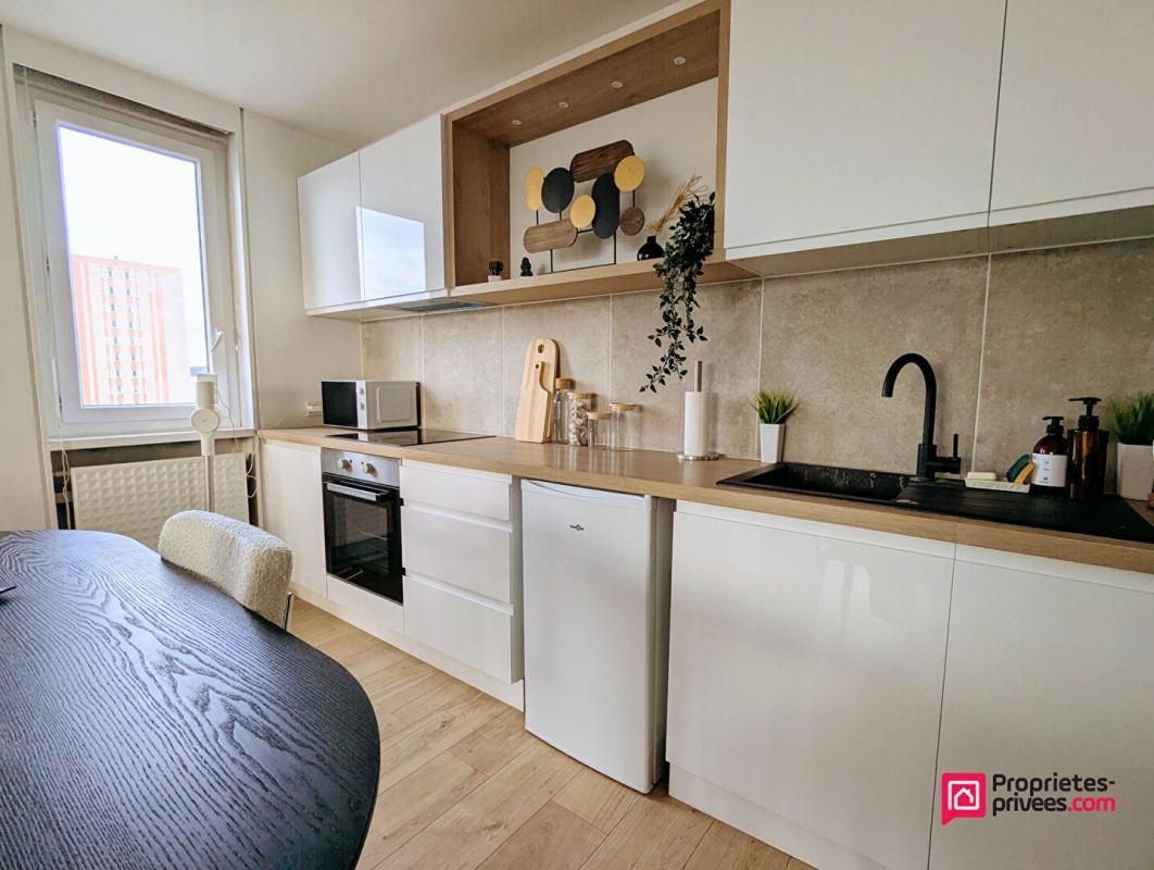 VILLEURBANNE Appartement T3 Rénové, Vue Dégagée, Balcons et Emplacement Idéal à Flachet/Grand Clément 3