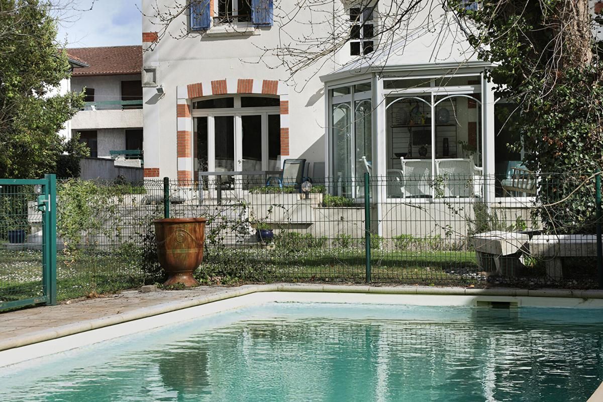 DAX Maison de maître centre ville de  DAX  8 pièce(s) 224 m2 2