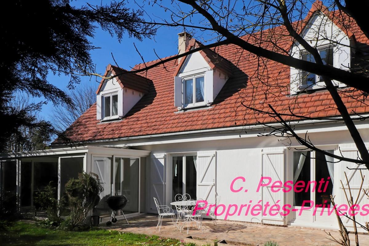 Maison Montevrain 9 pièce(s) 181 m2, 6 chambres sur sous sol total
