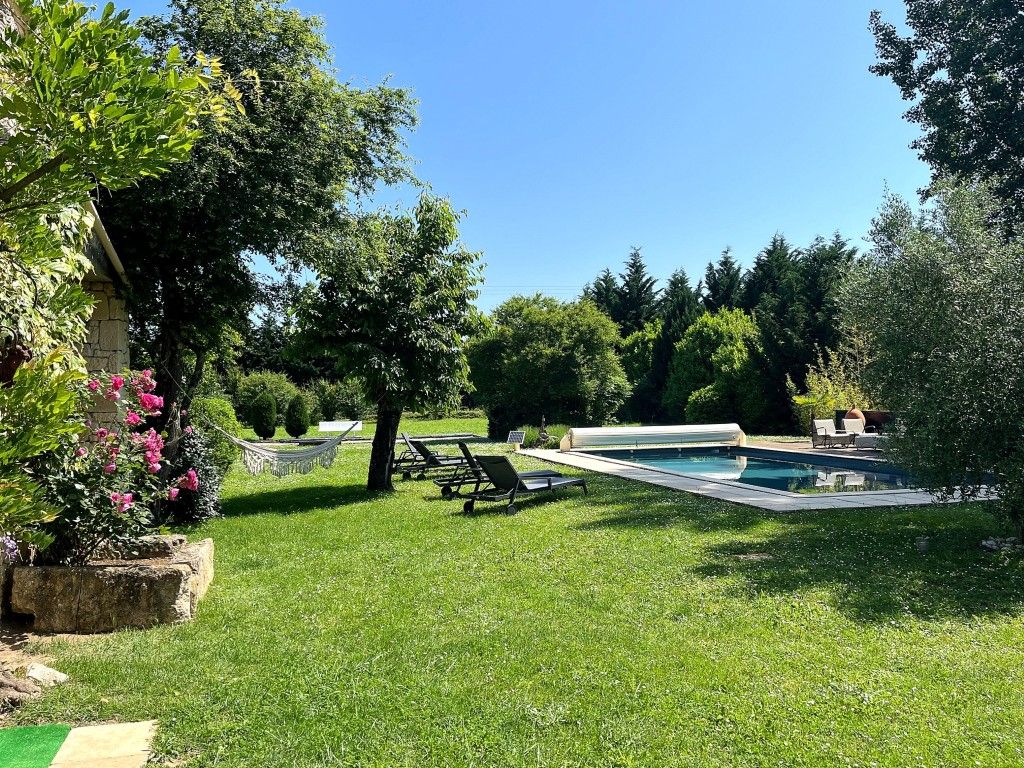 PUY-L'EVEQUE Ensemble de charme, deux maisons, rénovation soignée, piscine, terrain 1Ha 2
