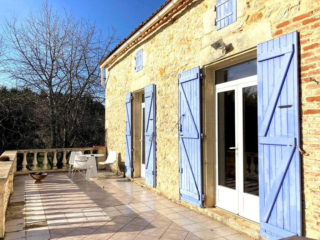 PUY-L'EVEQUE Ensemble de charme, deux maisons, rénovation soignée, piscine, terrain 1Ha 4