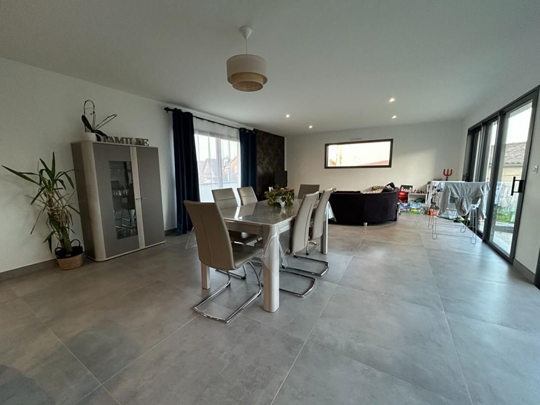 LA VARENNE Maison La Varenne 6 pièce(s) 143 m2 2