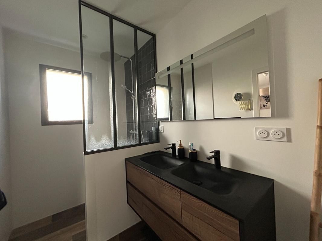 LA VARENNE Maison La Varenne 6 pièce(s) 143 m2 4