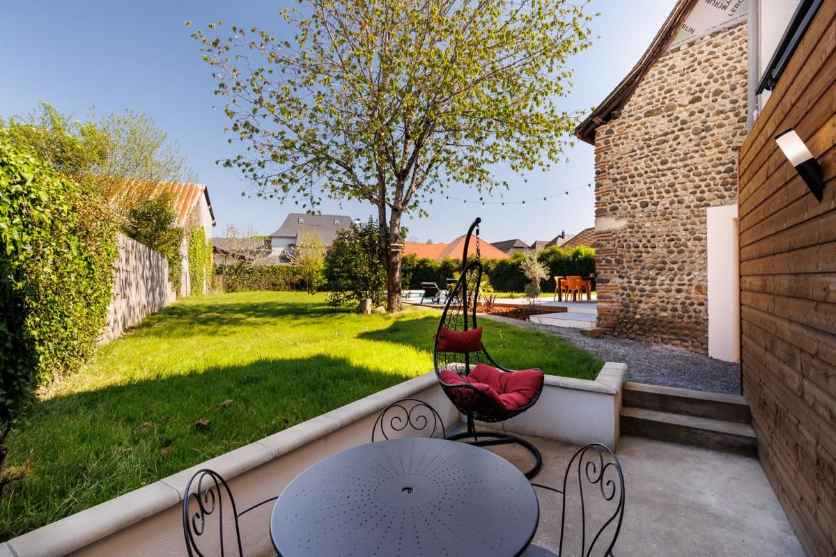 MAISON BEARNAISE 160 M² HABITALBE - AVEC DEPENDANCE - PISCINE