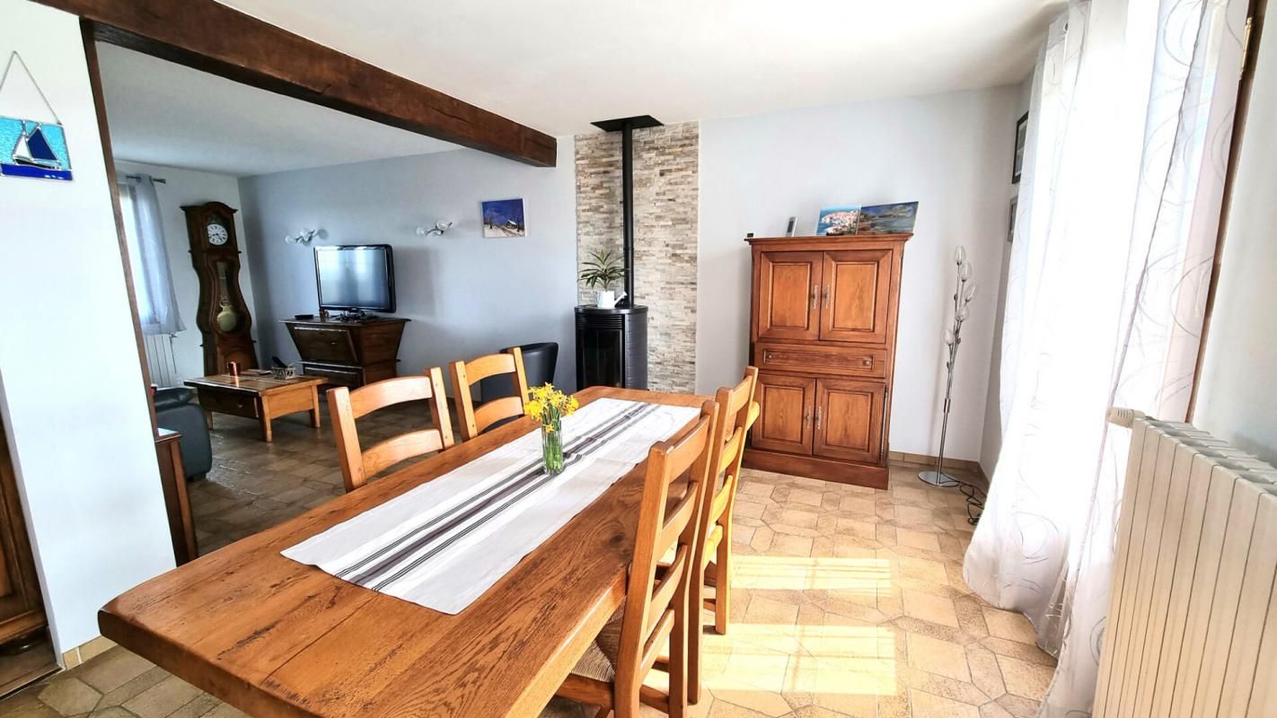 JOUY PROCHE  JOUY - CHARMANTE MAISON  DE 150 m² , 7 pièces 4