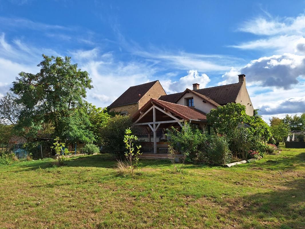 SAINTE-MARIE Belle ferme avec grand terrain à l'entrée du Morvan 4