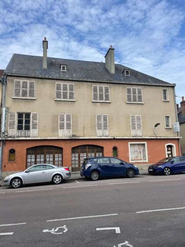 SAINT-PIERRE-SUR-DIVES 14170 St Pierre sur Dives Immeuble  ancien hôtel à rénover 2