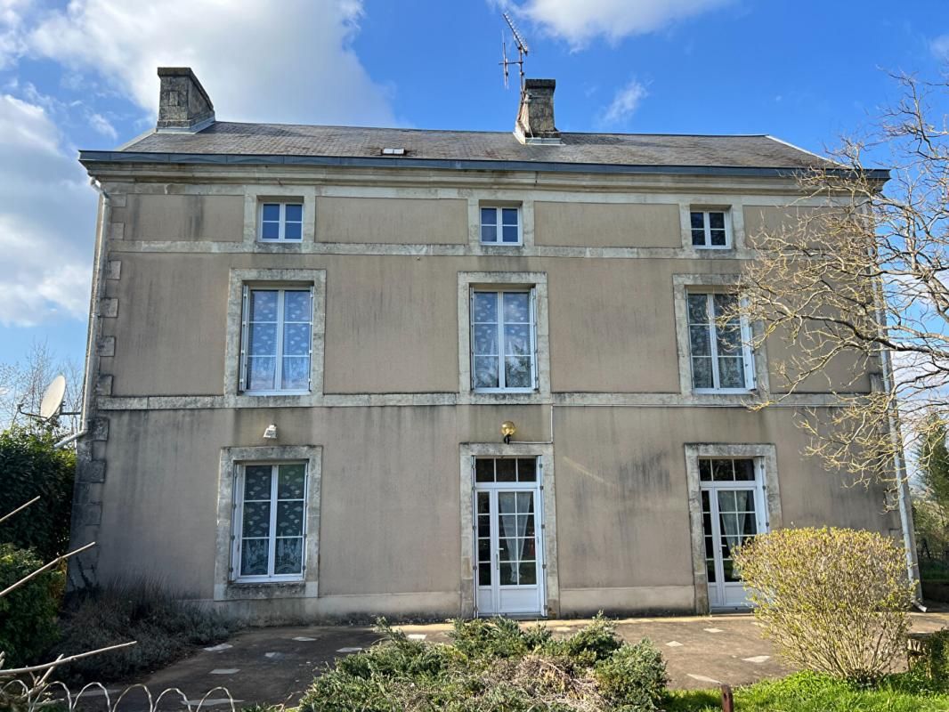 SAINT-MARTIN-DE-SAINT-MAIXENT Maison Saint Martin de Saint Maixent 7 pièce(s) 175 m2 1