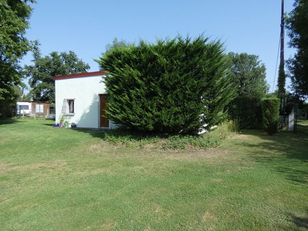 MARCILLY-SUR-EURE Magnifique terrain de loisirs 2