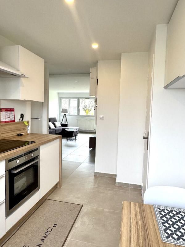 DECINES-CHARPIEU Appartement Decines Charpieu 3 pièce(s) 67 m2 3