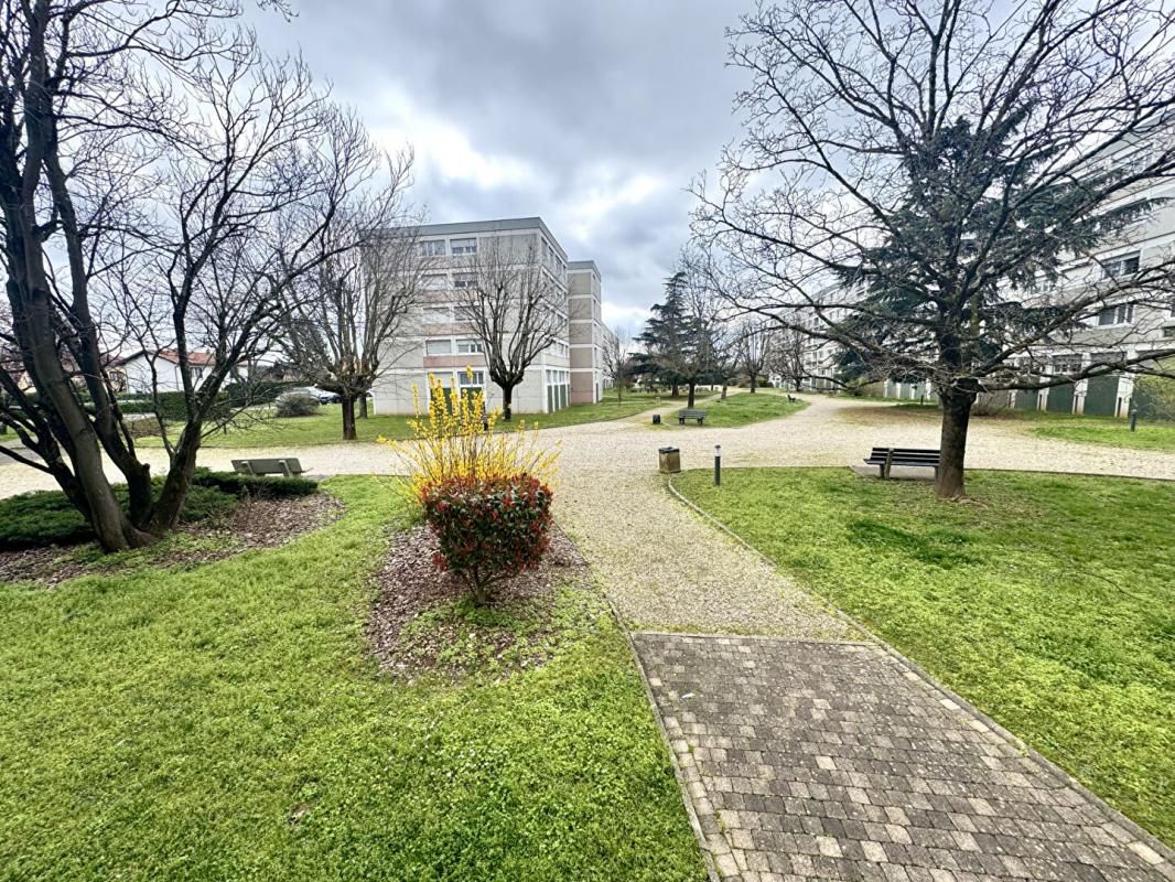 DECINES-CHARPIEU Appartement Decines Charpieu 3 pièce(s) 67 m2 4