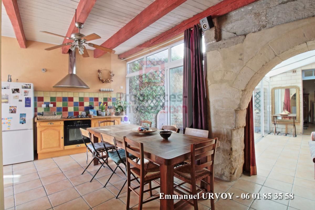 GRAVESON Proximité Saint Rémy de Provence - Maison de village en pierre 150 m² - 4 chambres - Patio - Veranda 3