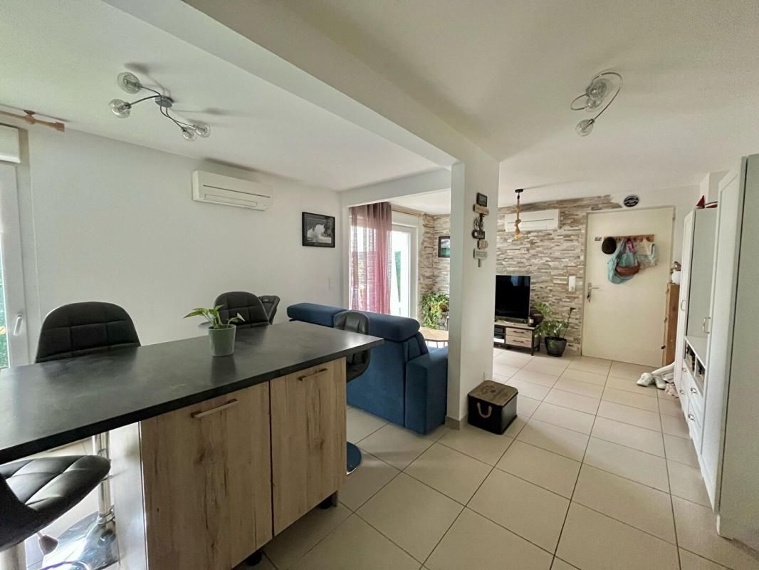 A VENDRE - Appartement Salon-de-Pce 2 pièces 47 m2