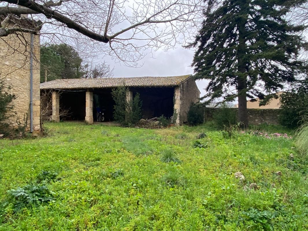 SAINT-PONS-DE-MAUCHIENS Maison Vigneronne comprenant un T8 et un T3 sur parcelle de 1520m² 2