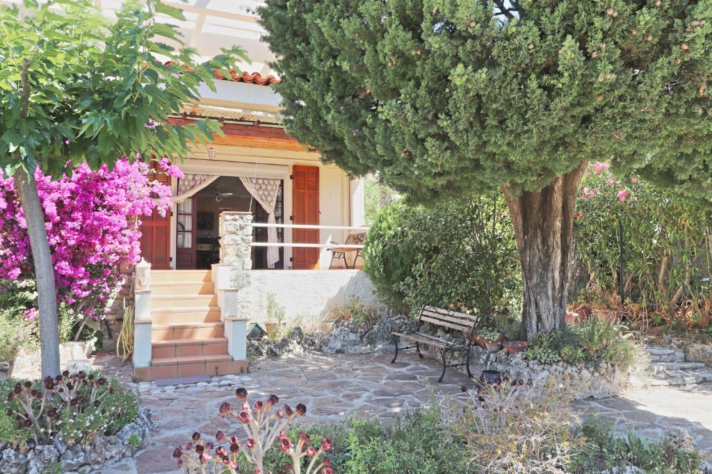 Maison T3 avec terrasse, garage et jardin