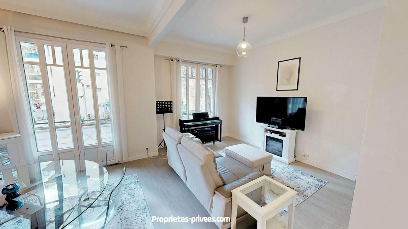 NICE NICE Libération-Evêché, 3 pièces 71 m2 entièrement rénové, immeuble Art Déco 4