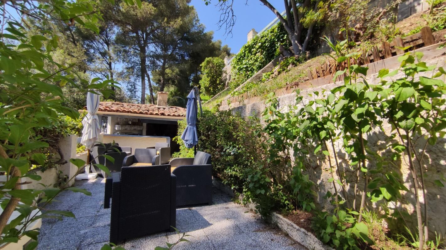 BORMES-LES-MIMOSAS Superbe Propriété/Gite 16 pièces 360 m2 piscine garages parkings à 2 pas du Lavandou 3