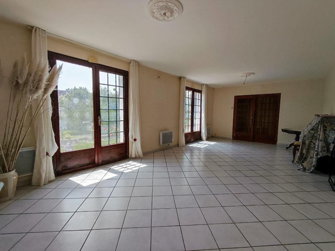 AUBETERRE Belle opportunité pour cette maison familiale au calme d'une impasse 2