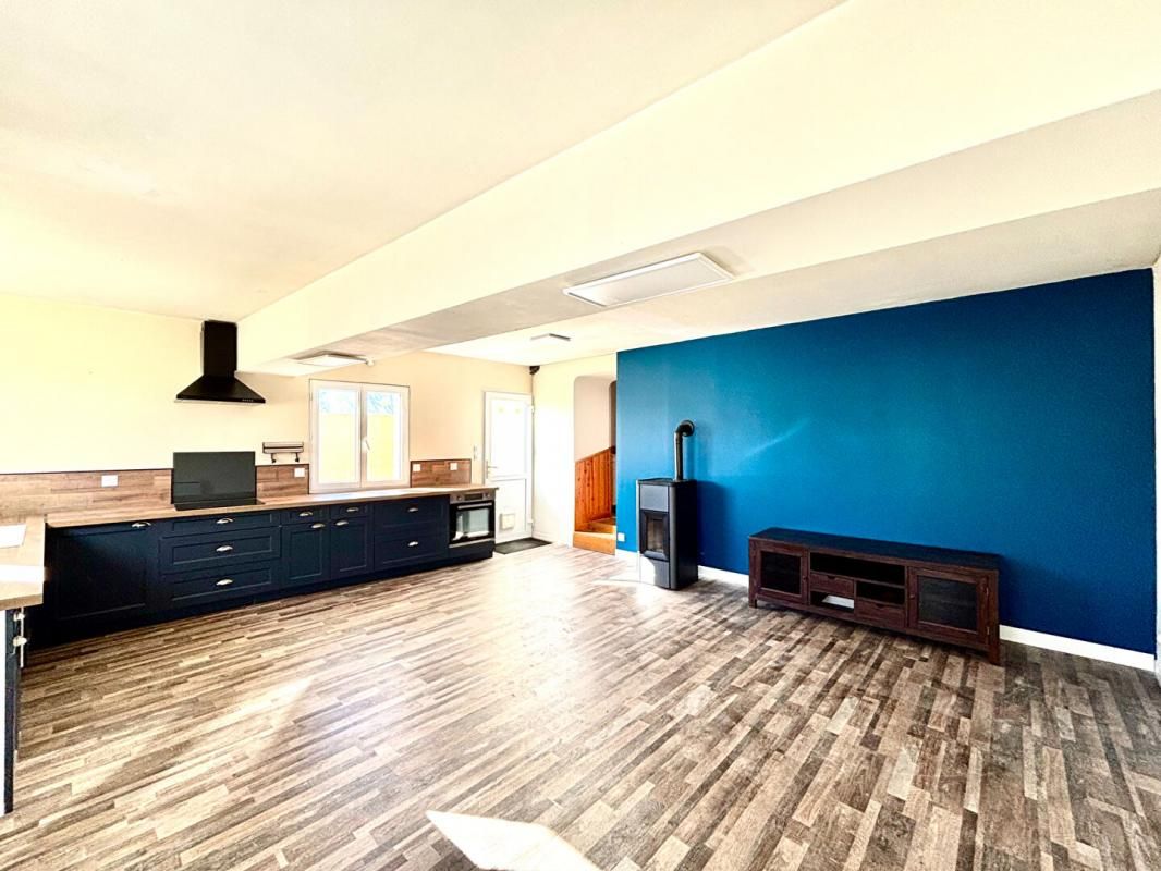 BAUGÉ-EN-ANJOU Maison Bauge En Anjou 6 pièce(s) 115 m2 3