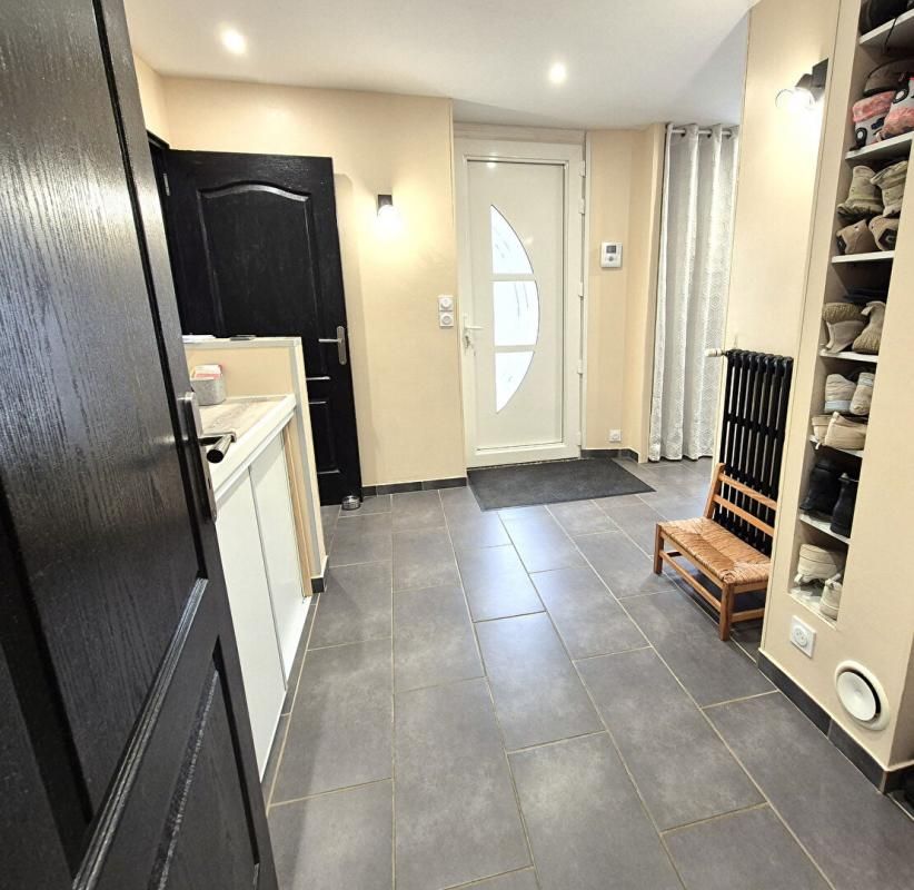 SAINT-DIZIER Belle Maison de Village de 162 m² Rénovée avec goût avec, Portail automatisé, Interphone-visio, Cour, Terrasses et Terrain clos et arboré de 1358 m² 2
