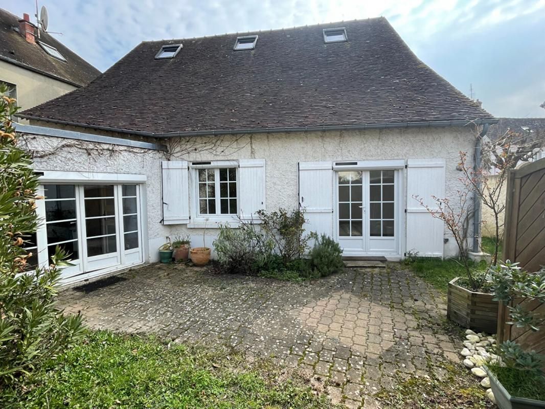 MAINTENON 28130 Maintenon centre ville 160 m2 terrain 160 m2 2