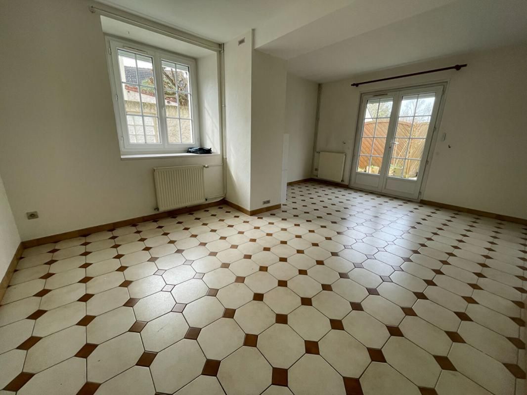 MAINTENON 28130 Maintenon centre ville 160 m2 terrain 160 m2 4