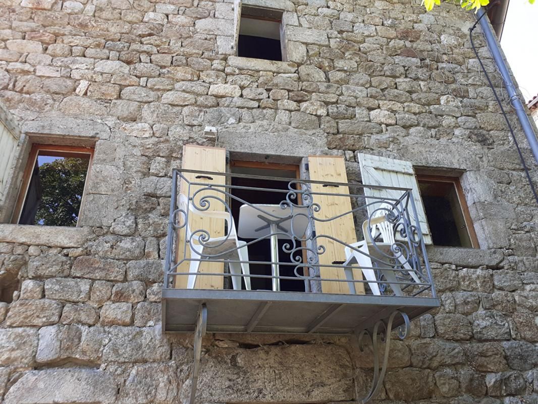 GLUIRAS Maison en pierres de 190m² 3