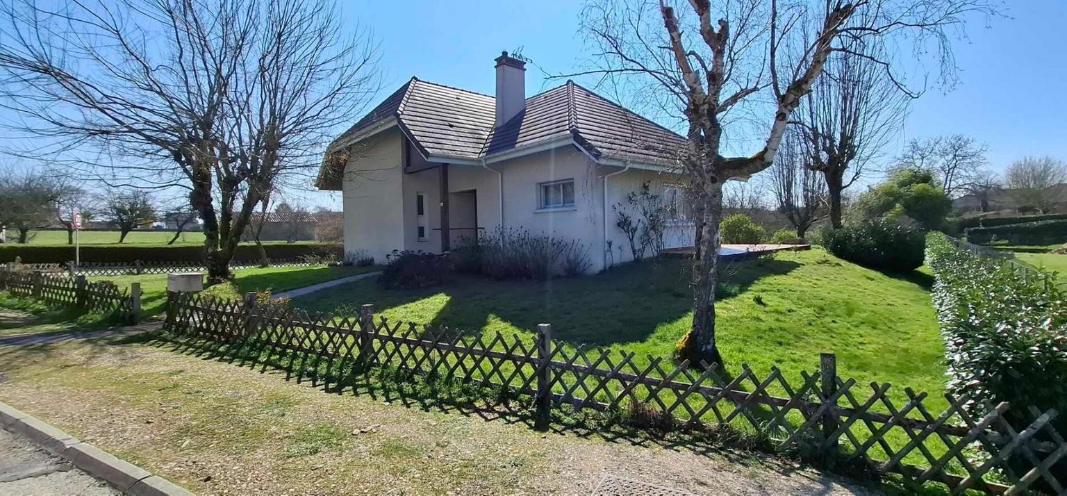 LESCHEROUX Maison Lescheroux 140 m2 terrain 1500 m2 2