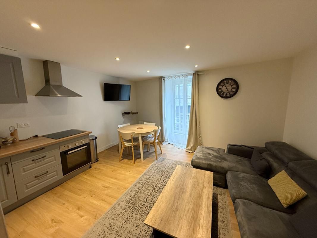 Appartement T2 de 45 M² entièrement rénové. Quartier Saint Patern et Gare de VANNES