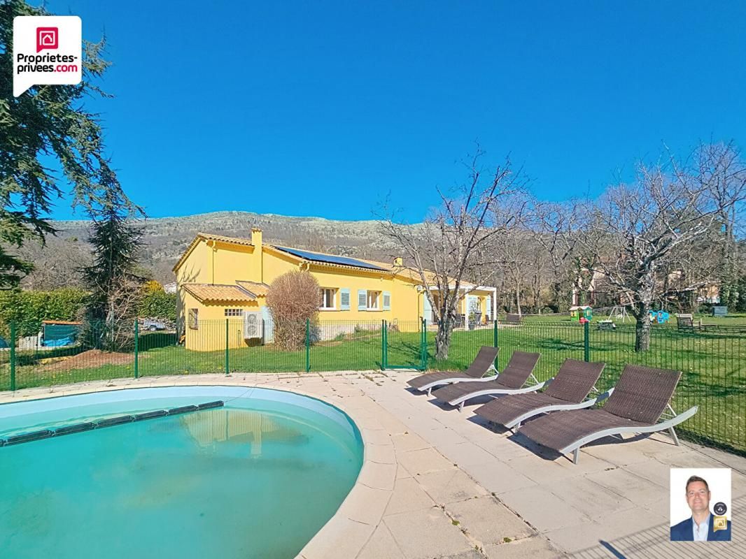 PROPRIETE 7 pièces 200 m2 terrain plat de 2700 M2 PISCINE / GARAGE