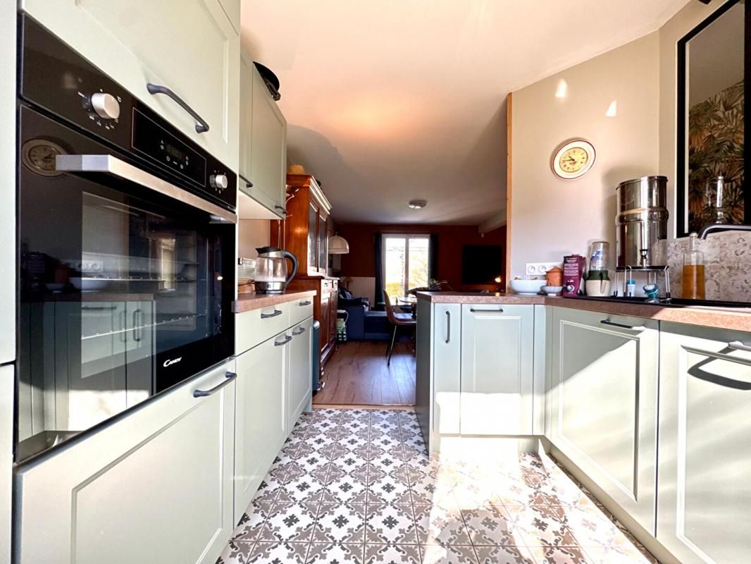 LA VERPILLIERE Maison La Verpilliere 6 pièce(s) 130 m2 2