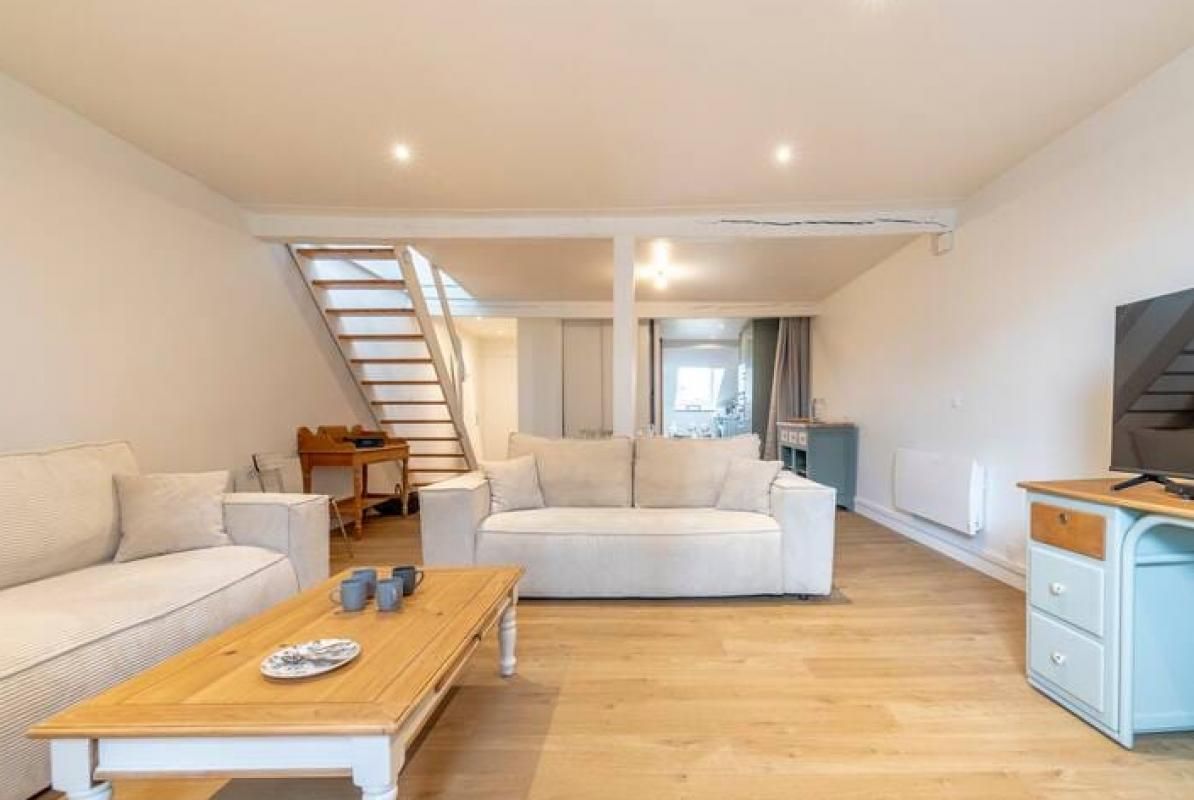 APPARTEMENT T3 EN DUPLEX de 70 M² (87,12 M² au sol), entièrement rénové. Quartier Saint-Patern Gare VANNES