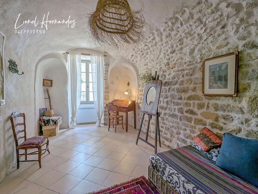 UZES Maison de village en pierre - Rénovation de qualité - 4 chambres - Grande terrasse 2